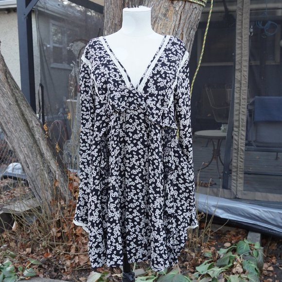 FREE PEOPLE creme and black flower pattered flowy dress - Picture 1 of 9